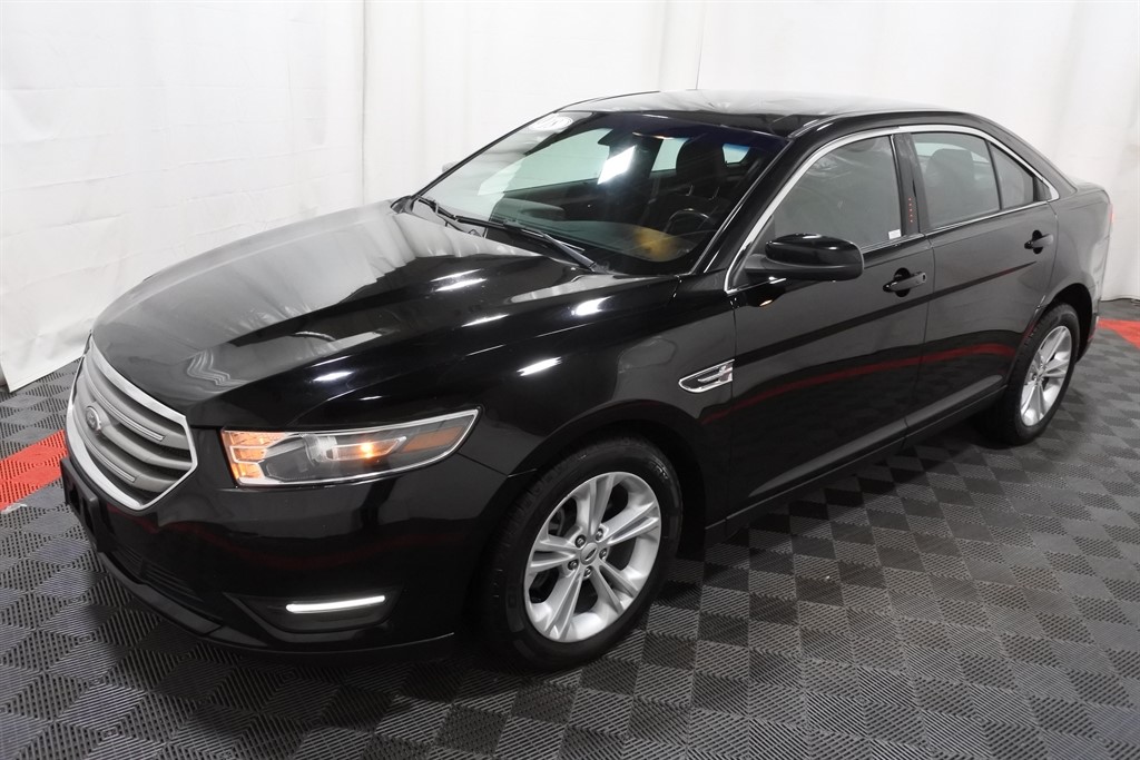 2018 Ford Taurus SEL's photo